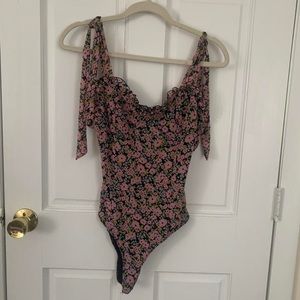 Floral Tie Sleeve Bodysuit